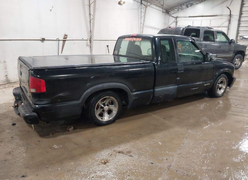 Photo 4 of 2000 Chevrolet S-10 LS (VIN 1GCCS194XY8175842)