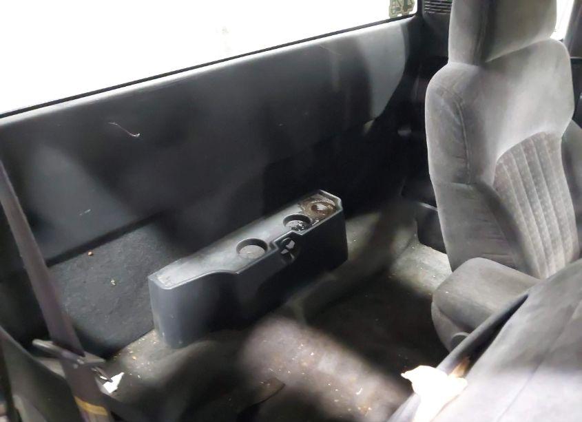 Photo 8 of 2000 Chevrolet S-10 LS (VIN 1GCCS194XY8175842)