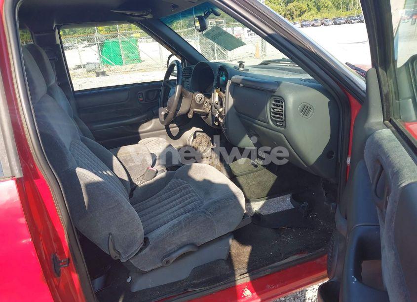 Photo 5 of 2001 Chevrolet S-10 LS (VIN 1GCCS195118235344)