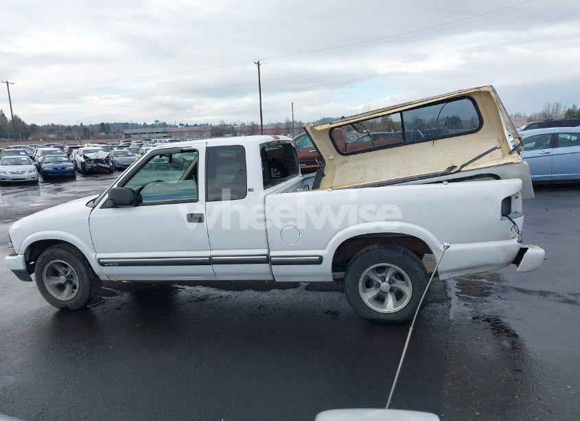 Photo 14 of 2001 Chevrolet S-10 LS (VIN 1GCCS19511K146361)