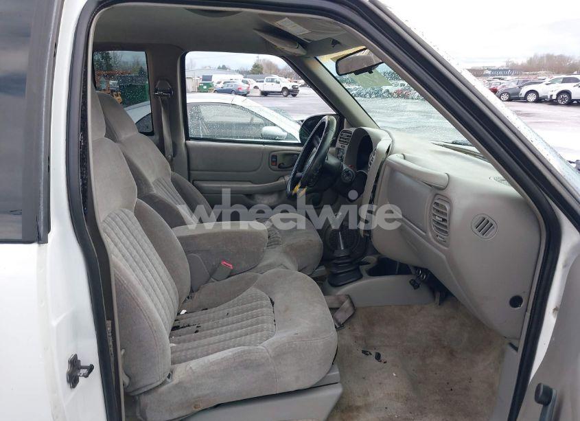 Photo 5 of 2001 Chevrolet S-10 LS (VIN 1GCCS19511K146361)