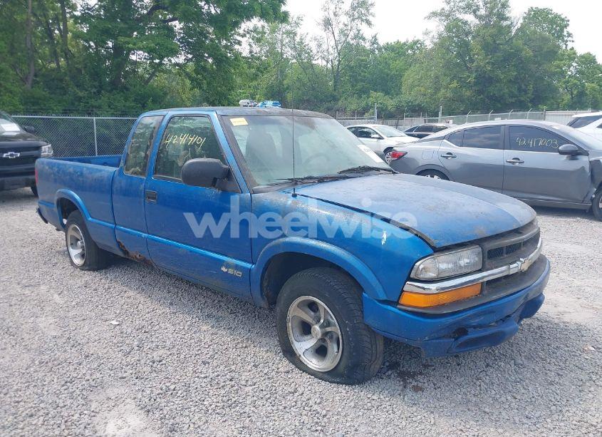 2001 Chevrolet S-10 LS (VIN 1GCCS19511K147364) main photo