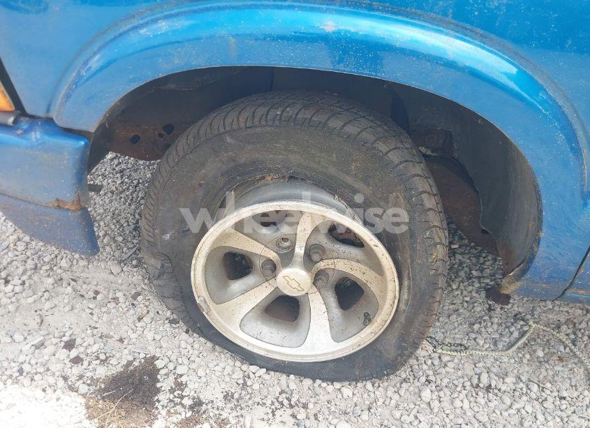 Photo 6 of 2001 Chevrolet S-10 LS (VIN 1GCCS19511K147364)