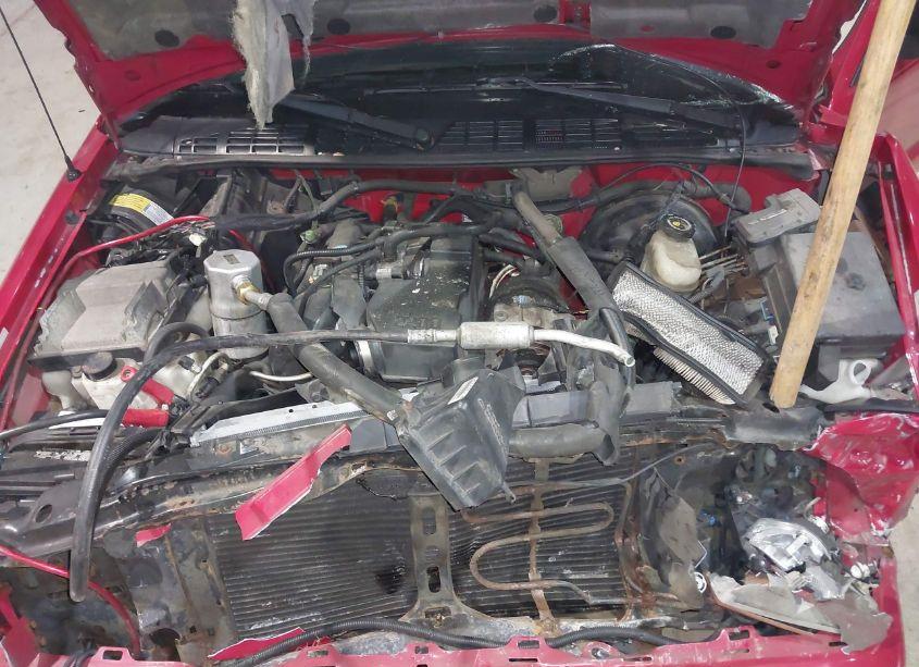 Photo 10 of 2000 Chevrolet S-10 LS (VIN 1GCCS1951Y8217095)