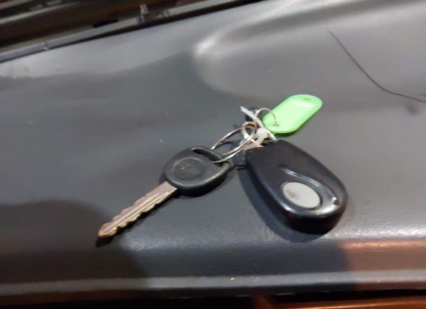 Photo 11 of 2000 Chevrolet S-10 LS (VIN 1GCCS1951Y8217095)