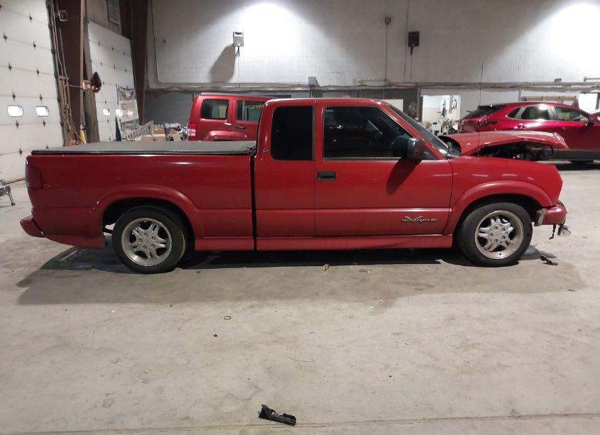 Photo 13 of 2000 Chevrolet S-10 LS (VIN 1GCCS1951Y8217095)
