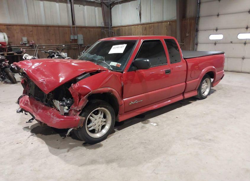 Photo 2 of 2000 Chevrolet S-10 LS (VIN 1GCCS1951Y8217095)