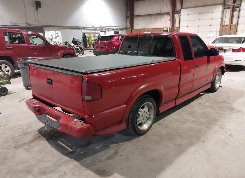 Photo 4 of 2000 Chevrolet S-10 LS (VIN 1GCCS1951Y8217095)