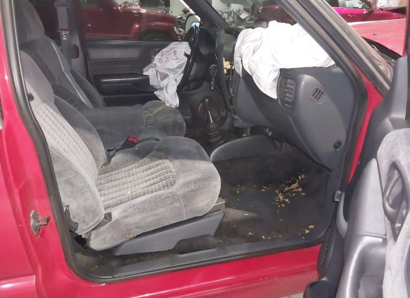 Photo 5 of 2000 Chevrolet S-10 LS (VIN 1GCCS1951Y8217095)