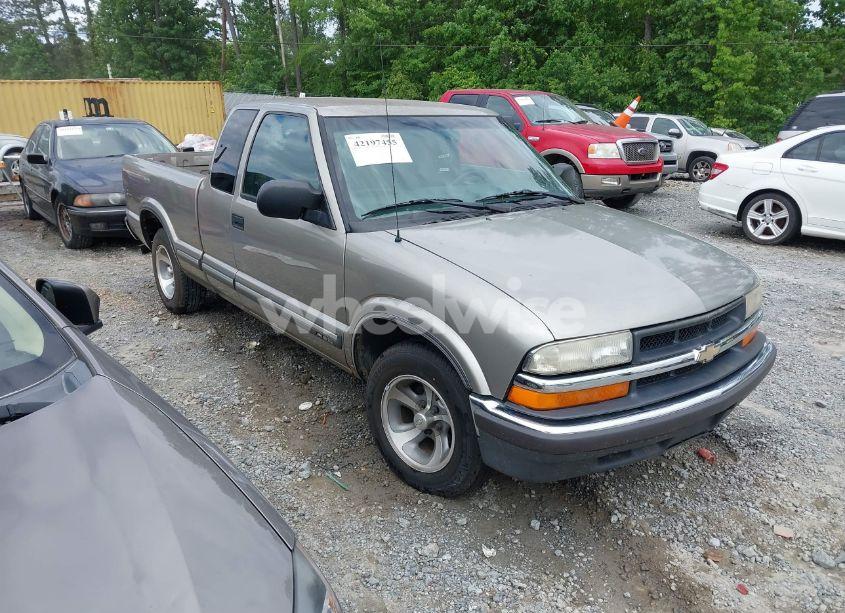 2000 Chevrolet S-10 LS (VIN 1GCCS1951Y8297501) main photo