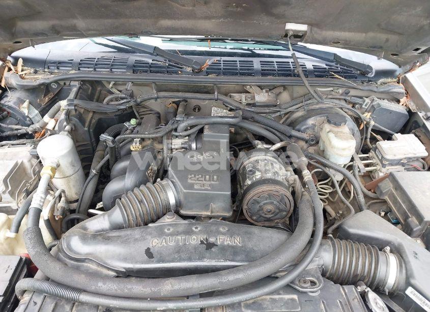 Photo 10 of 2000 Chevrolet S-10 LS (VIN 1GCCS1951Y8297501)