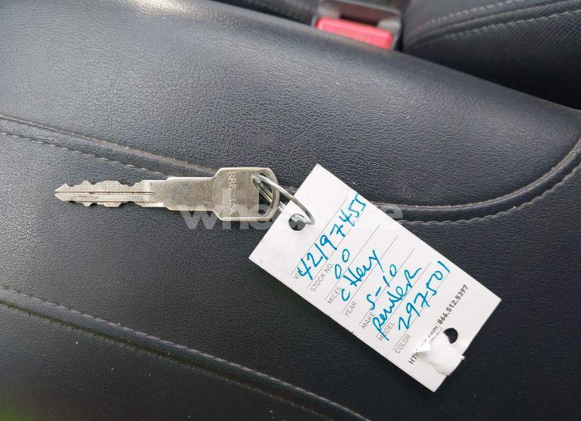 Photo 11 of 2000 Chevrolet S-10 LS (VIN 1GCCS1951Y8297501)