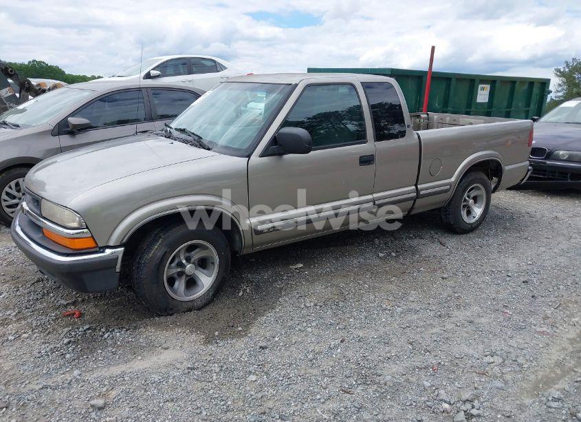 Photo 2 of 2000 Chevrolet S-10 LS (VIN 1GCCS1951Y8297501)
