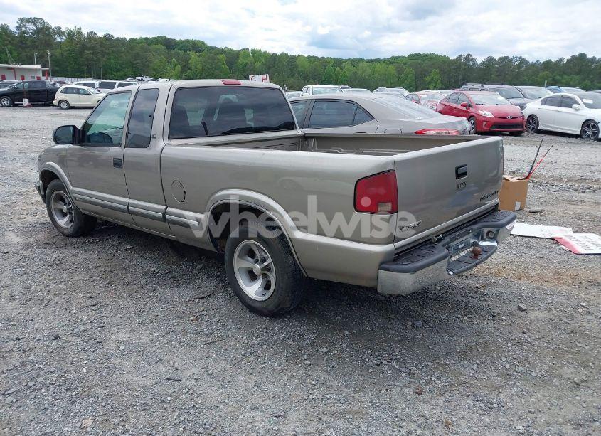 Photo 3 of 2000 Chevrolet S-10 LS (VIN 1GCCS1951Y8297501)