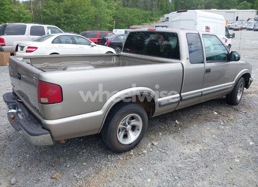 Photo 4 of 2000 Chevrolet S-10 LS (VIN 1GCCS1951Y8297501)