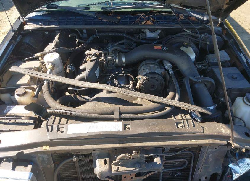 Photo 10 of 2000 Chevrolet S-10 LS (VIN 1GCCS1952Y8237498)