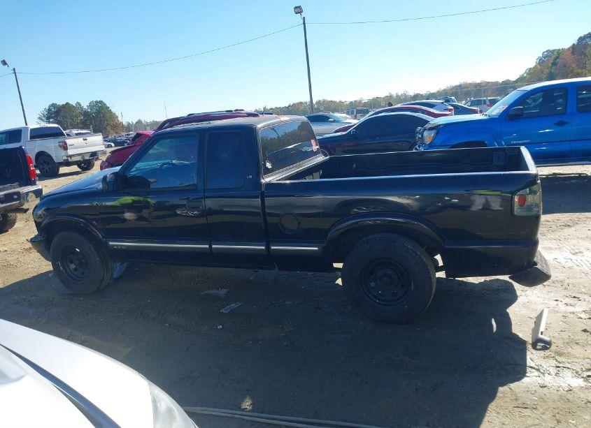 Photo 15 of 2000 Chevrolet S-10 LS (VIN 1GCCS1952Y8237498)