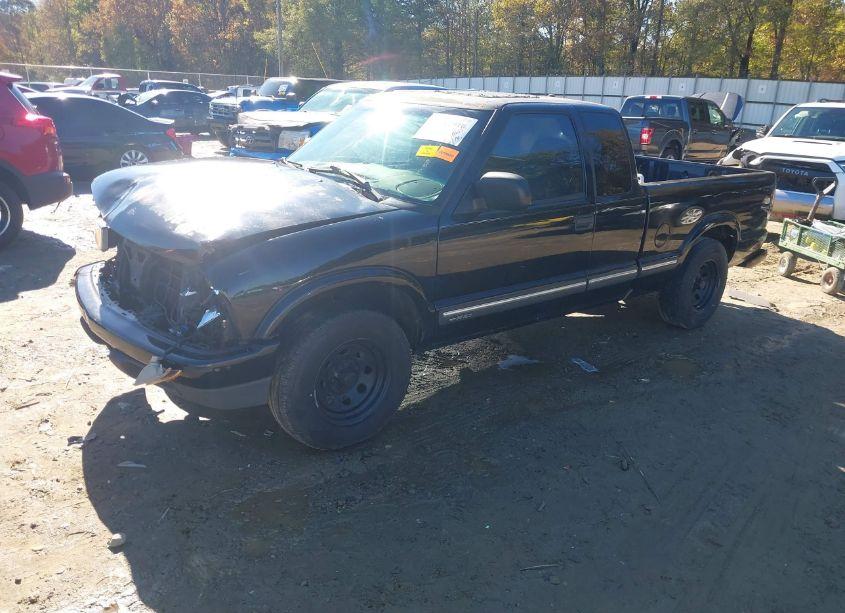 Photo 2 of 2000 Chevrolet S-10 LS (VIN 1GCCS1952Y8237498)