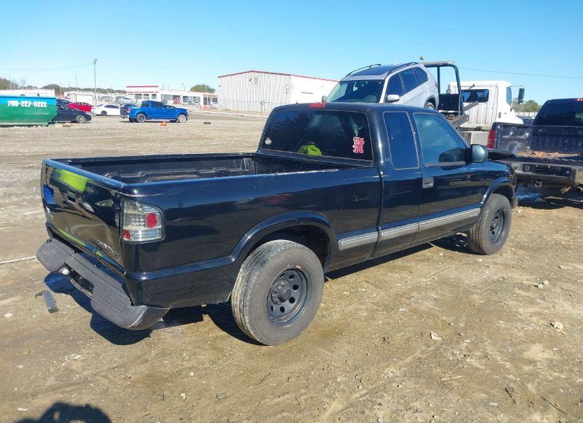 Photo 4 of 2000 Chevrolet S-10 LS (VIN 1GCCS1952Y8237498)