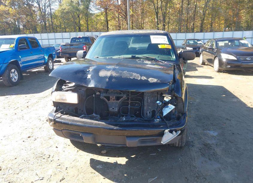 Photo 6 of 2000 Chevrolet S-10 LS (VIN 1GCCS1952Y8237498)