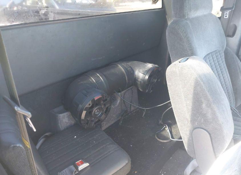 Photo 8 of 2000 Chevrolet S-10 LS (VIN 1GCCS1952Y8237498)