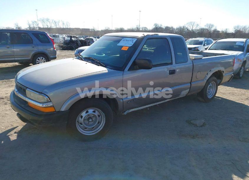 Photo 2 of 2002 Chevrolet S-10 (VIN 1GCCS195328107852)