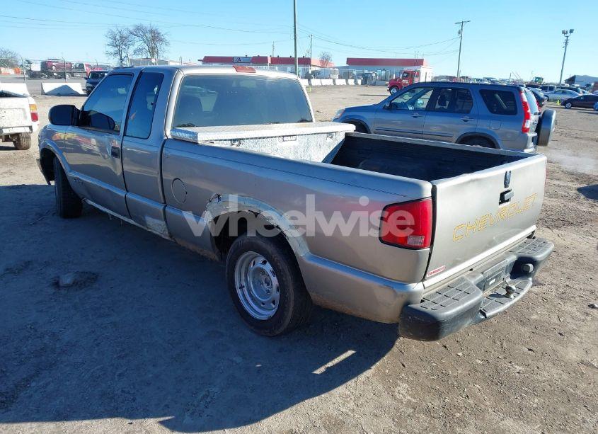 Photo 3 of 2002 Chevrolet S-10 (VIN 1GCCS195328107852)
