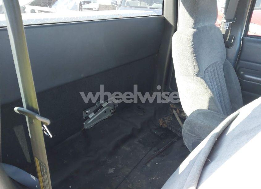 Photo 8 of 2002 Chevrolet S-10 (VIN 1GCCS195328107852)