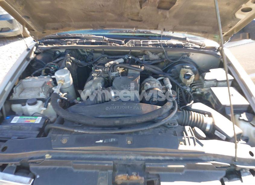Photo 10 of 2000 Chevrolet S-10 LS (VIN 1GCCS1953Y8230205)