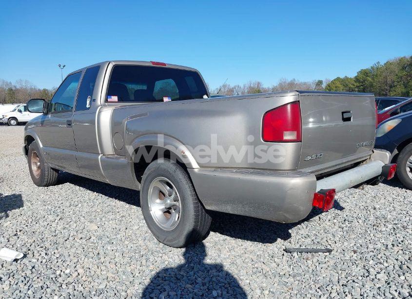 Photo 3 of 2000 Chevrolet S-10 LS (VIN 1GCCS1953Y8230205)