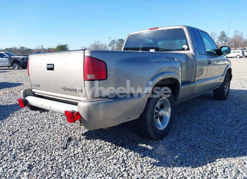 Photo 4 of 2000 Chevrolet S-10 LS (VIN 1GCCS1953Y8230205)