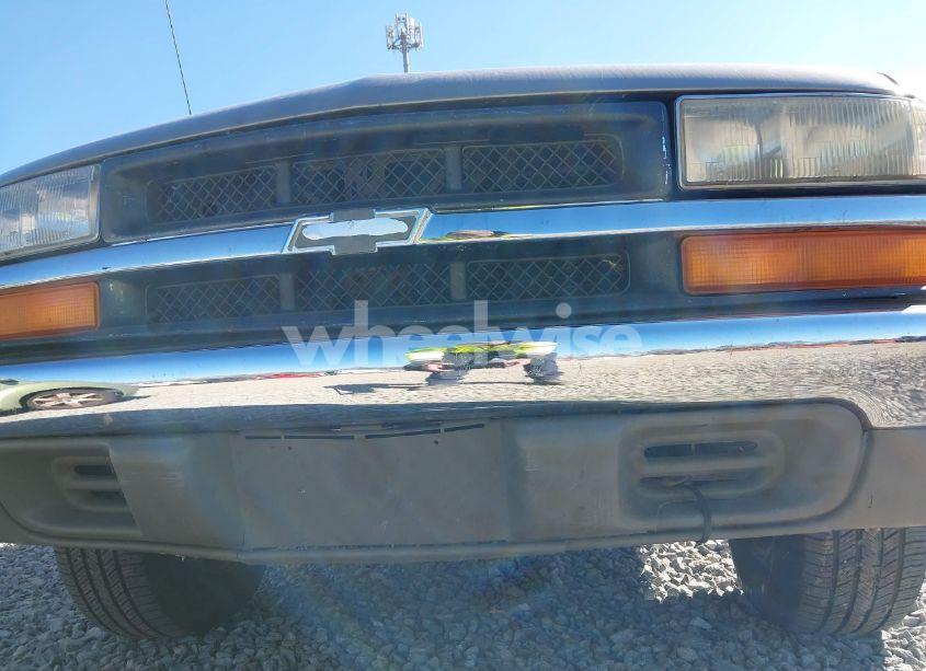 Photo 6 of 2000 Chevrolet S-10 LS (VIN 1GCCS1953Y8230205)