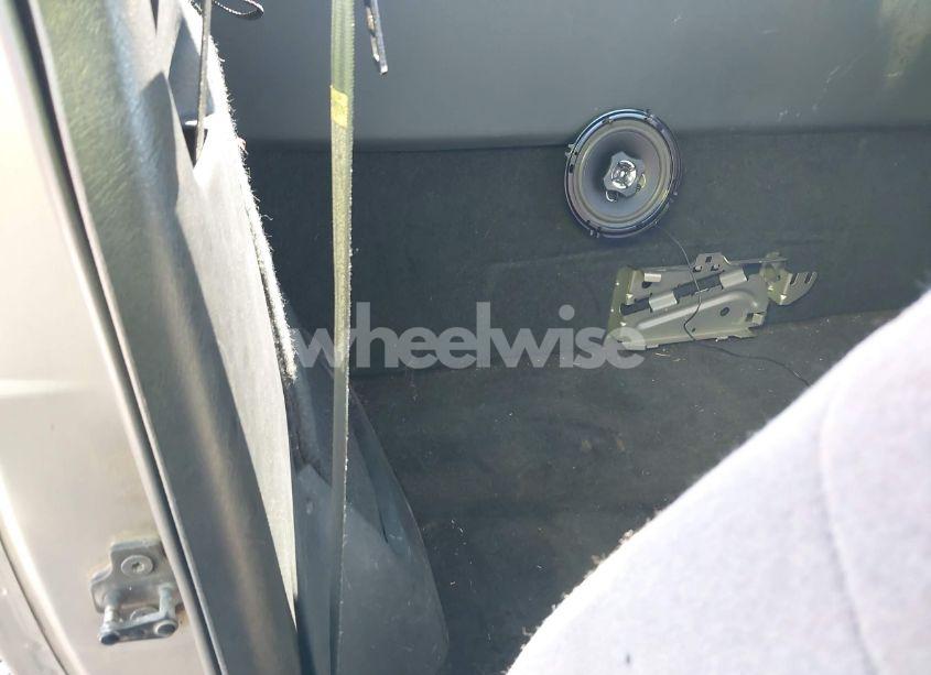 Photo 8 of 2000 Chevrolet S-10 LS (VIN 1GCCS1953Y8230205)