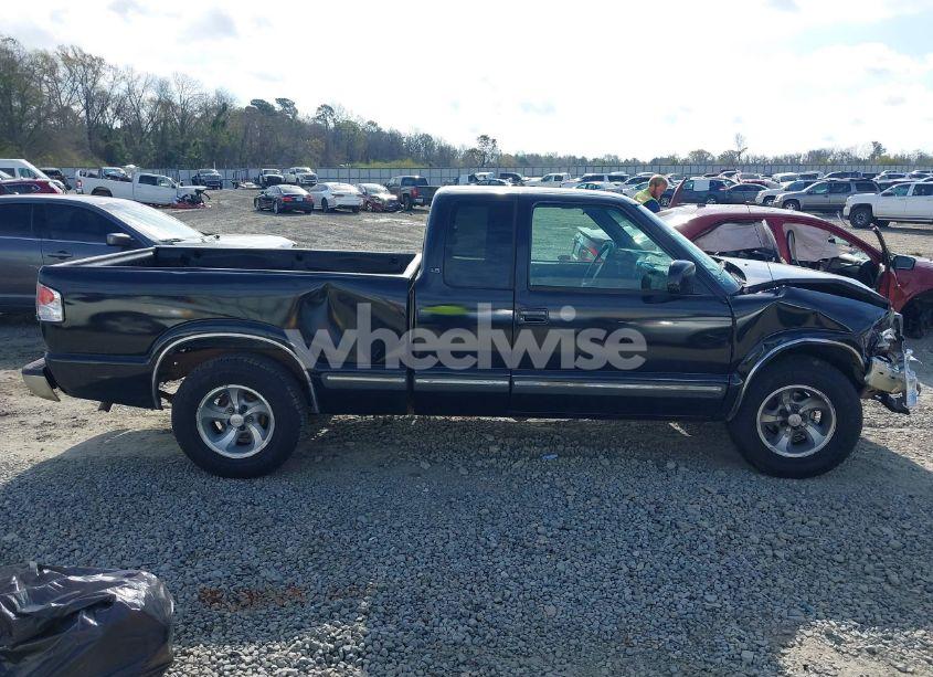 Photo 13 of 2000 Chevrolet S-10 LS (VIN 1GCCS1954Y8223876)