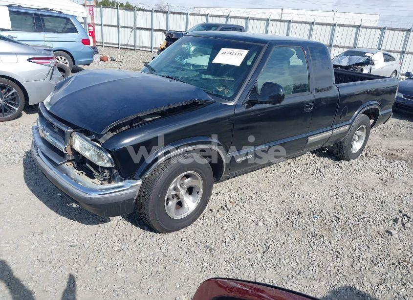 Photo 2 of 2000 Chevrolet S-10 LS (VIN 1GCCS1954Y8223876)