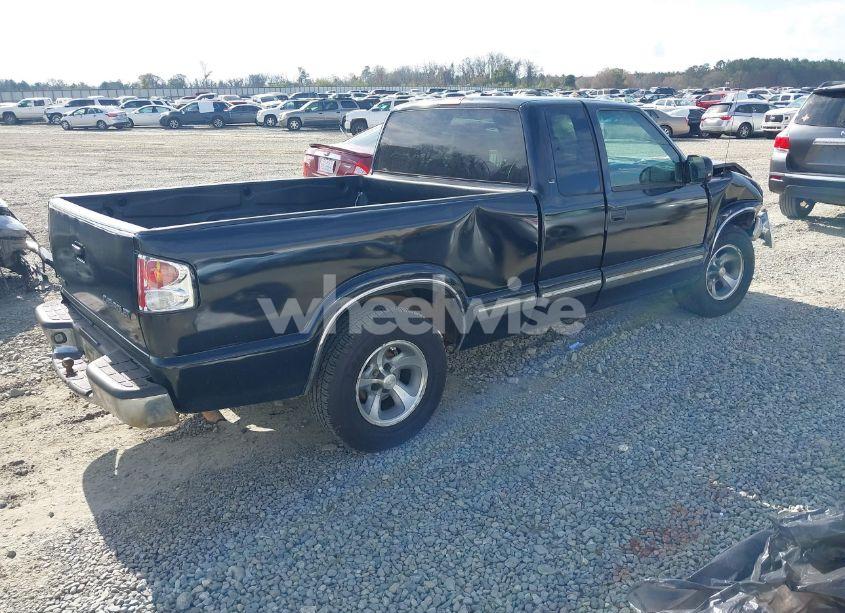 Photo 4 of 2000 Chevrolet S-10 LS (VIN 1GCCS1954Y8223876)