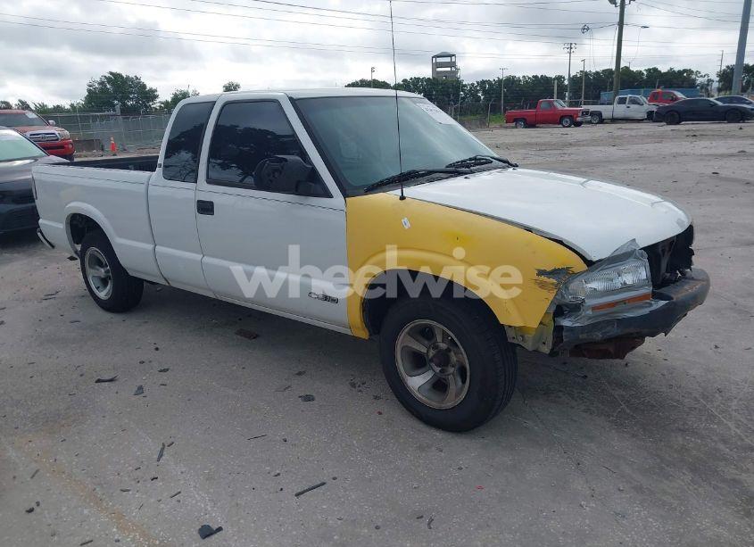2001 Chevrolet S-10 LS (VIN 1GCCS195718116889) main photo