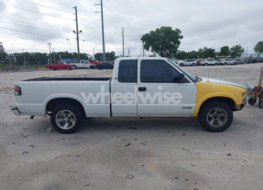 Photo 14 of 2001 Chevrolet S-10 LS (VIN 1GCCS195718116889)