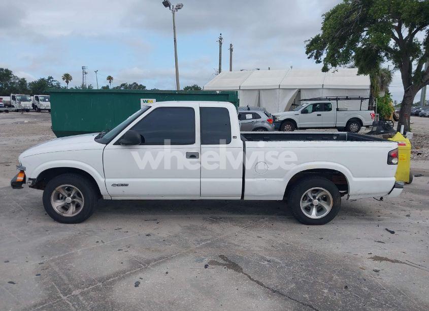 Photo 15 of 2001 Chevrolet S-10 LS (VIN 1GCCS195718116889)