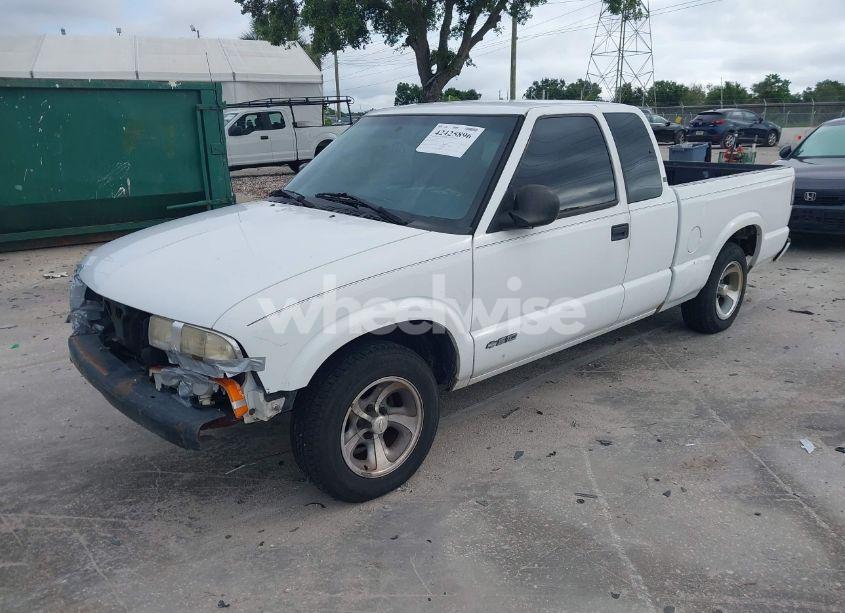 Photo 2 of 2001 Chevrolet S-10 LS (VIN 1GCCS195718116889)