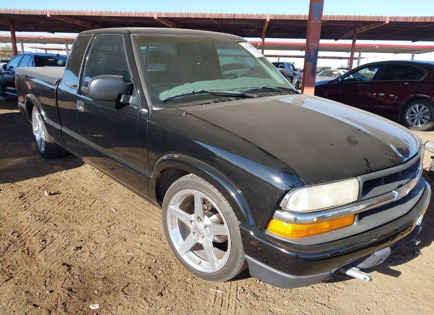 2001 Chevrolet S-10 LS (VIN 1GCCS195718154896) main photo