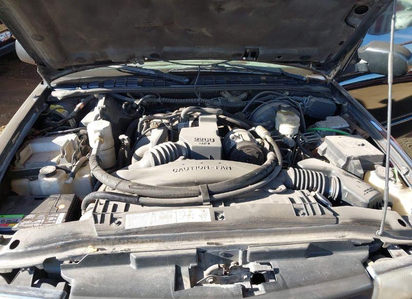 Photo 10 of 2001 Chevrolet S-10 LS (VIN 1GCCS195718154896)