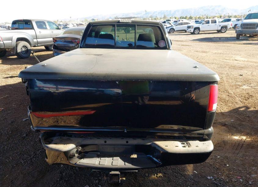 Photo 16 of 2001 Chevrolet S-10 LS (VIN 1GCCS195718154896)