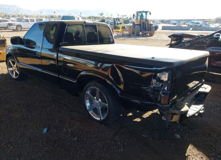 Photo 3 of 2001 Chevrolet S-10 LS (VIN 1GCCS195718154896)