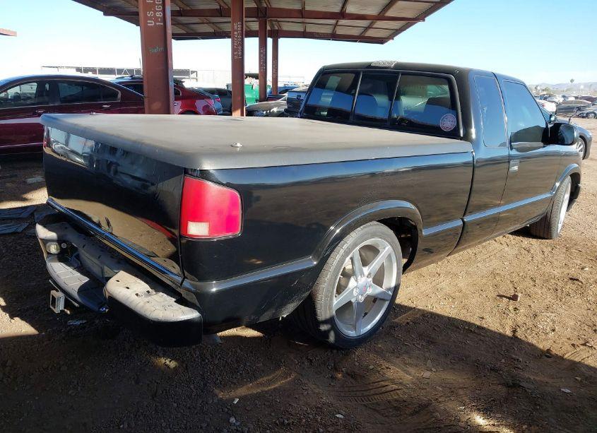 Photo 4 of 2001 Chevrolet S-10 LS (VIN 1GCCS195718154896)