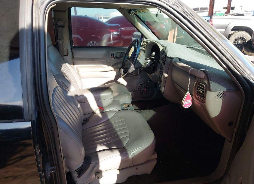 Photo 5 of 2001 Chevrolet S-10 LS (VIN 1GCCS195718154896)