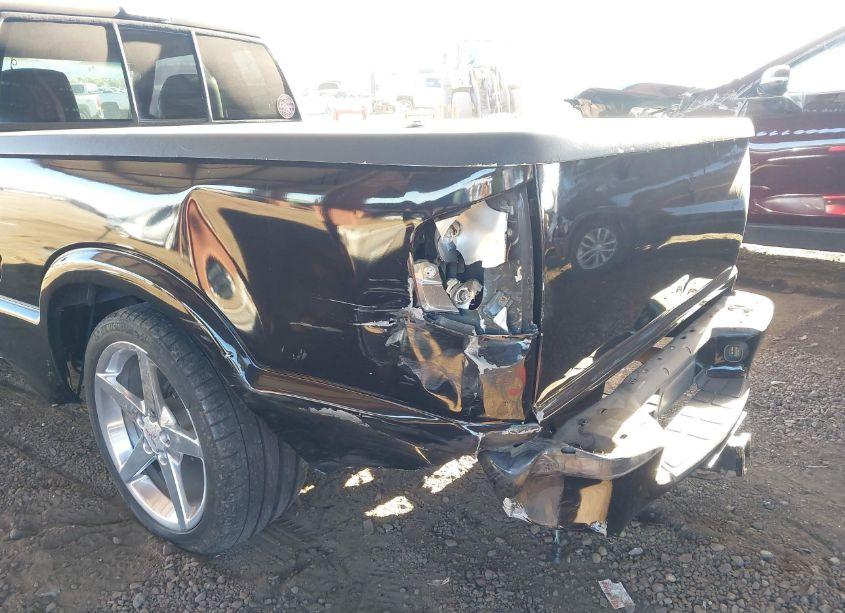 Photo 6 of 2001 Chevrolet S-10 LS (VIN 1GCCS195718154896)