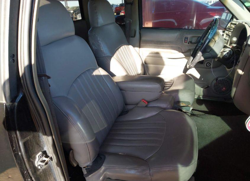 Photo 8 of 2001 Chevrolet S-10 LS (VIN 1GCCS195718154896)