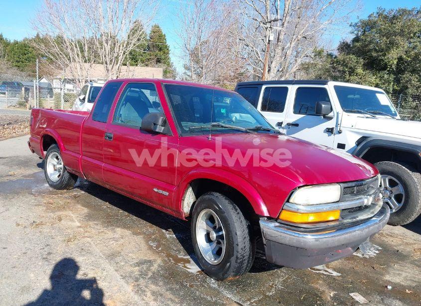 2001 Chevrolet S-10 LS (VIN 1GCCS195718239382) main photo