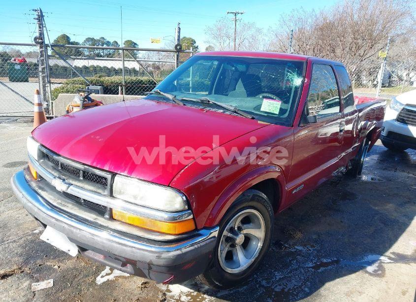 Photo 2 of 2001 Chevrolet S-10 LS (VIN 1GCCS195718239382)